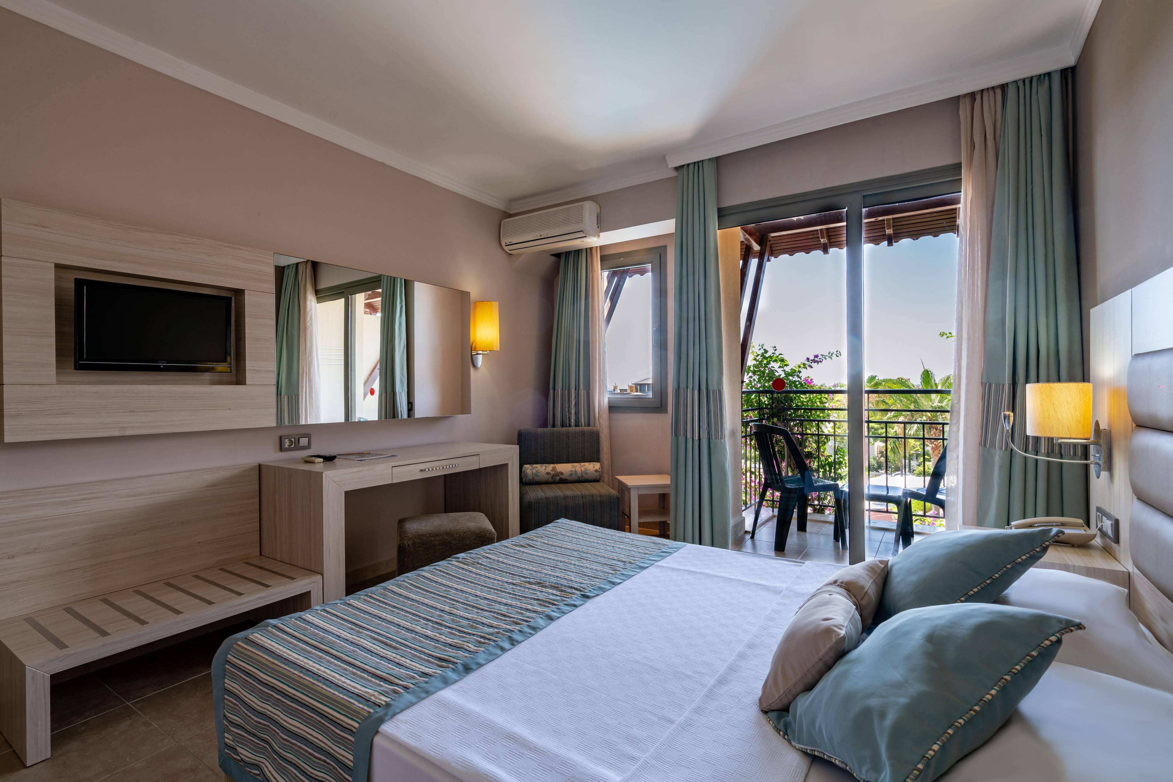 Palmeras Beach Hotel Payallar 外观 照片